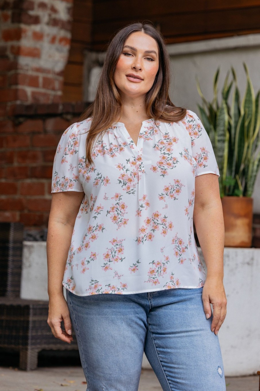 Curvy Daniel Rainn | Chandler Short Sleeve Top (Plus Size) N538 Ivory