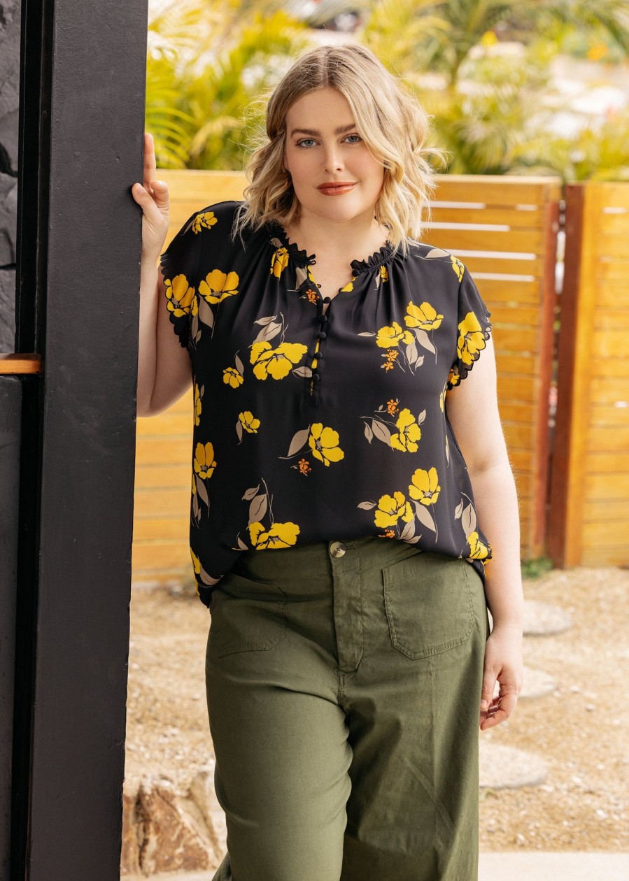 Curvy Daniel Rainn | Valeria Floral Cap Sleeve Top (Plus Size) O107 Black